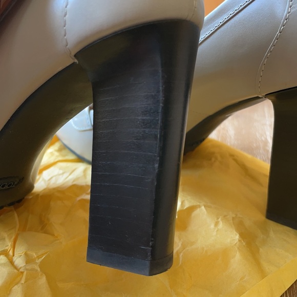 Tod’s Women’s Leather Gray Block Black Heel Size 38 - Picture 10 of 14